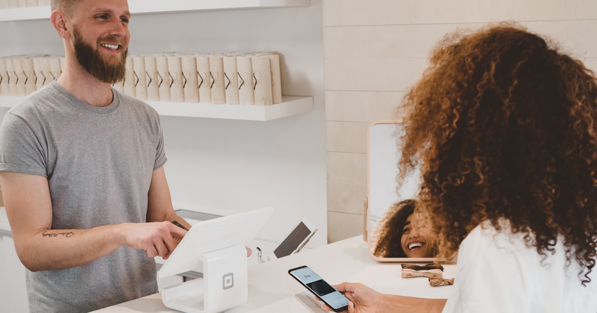 What is Conversational AI in Ecommerce? (+ 5 Tools) thumbnail