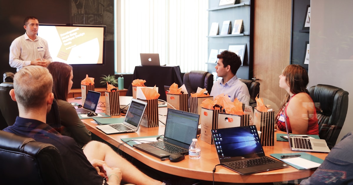 Top 7 Meeting Summary AI Tools to Improve Your Productivity thumbnail
